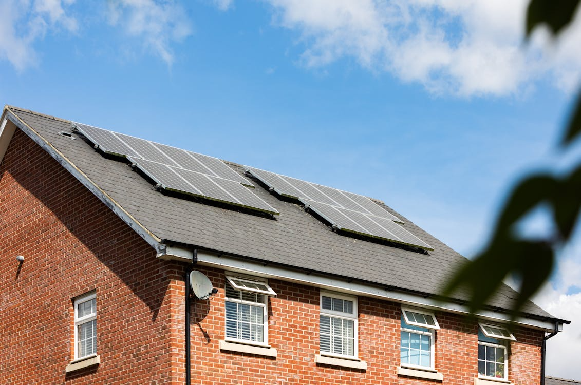 Kodėl žmonės energijos kaupiklius vis dažniau renkasi ne dėl taupymo, o dėl saugumo?